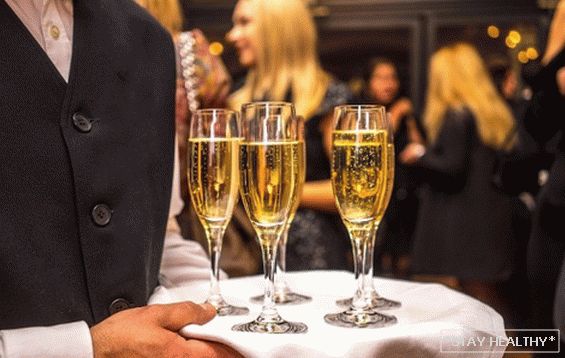 У чему је разлика између прошек и шампањца? Парсинг пјенушаво вино