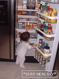 если вам жалко выбрасывать еду, то просто уберите в холодильник, до следущего раза, либо, отдайте тем, кто голодней